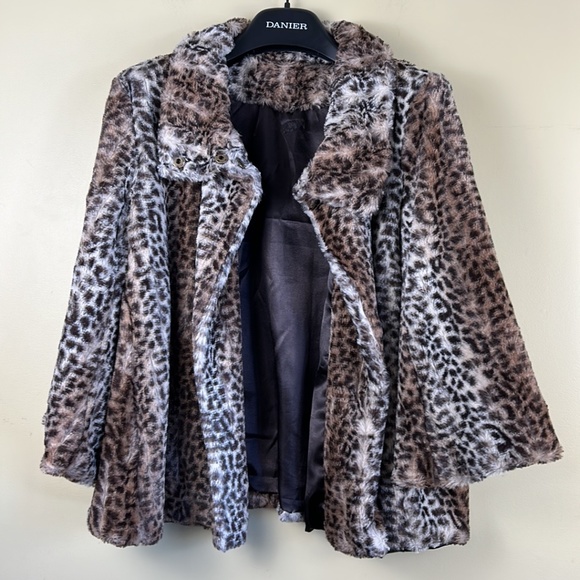 Cougar print women’s cape jacket very soft faux fur size medium - Picture 5 of 11